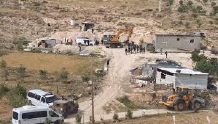 الاحتلال يهدم منزلين وبئرين وحظائر اغنام في قرية الزويدين ببادية يطا