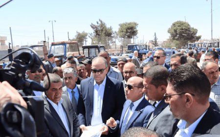 ترخيص أكثر من 200 جرارا - وزير النقل يُفعّل خطة لتعزيز صمود المزارعين بالمناطق المهددة