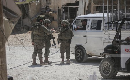 الاحتلال يواصل عدوانه على طولكرم: مداهمات وهدم منازل وحواجز عسكرية