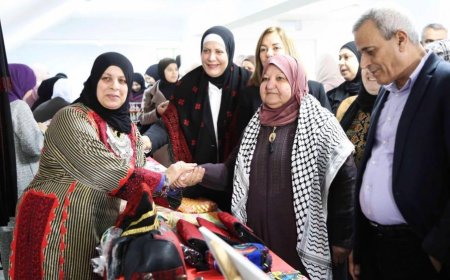 افتتاح بازار للمنتجات النسوية في قلقيلية