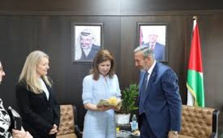 وزير العدل يجتمع مع وفد بريطاني رفيع المستوى ترأسه وزيرة الدولة لشؤون التنمية الدولية