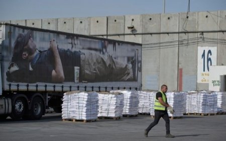 المساعدات تتأخر: الآلية الجديدة في غزة لن تبدأ الأحد