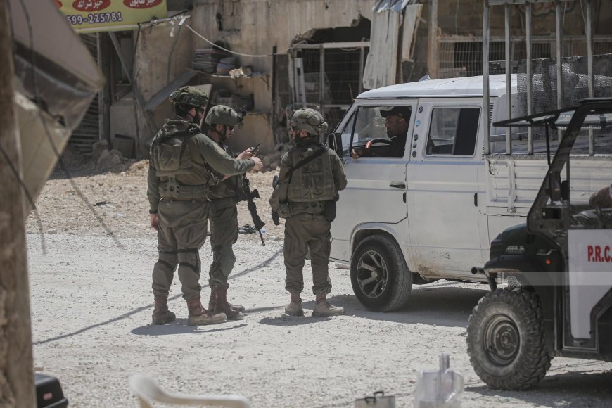 الاحتلال يواصل عدوانه على طولكرم: مداهمات وهدم منازل وحواجز عسكرية