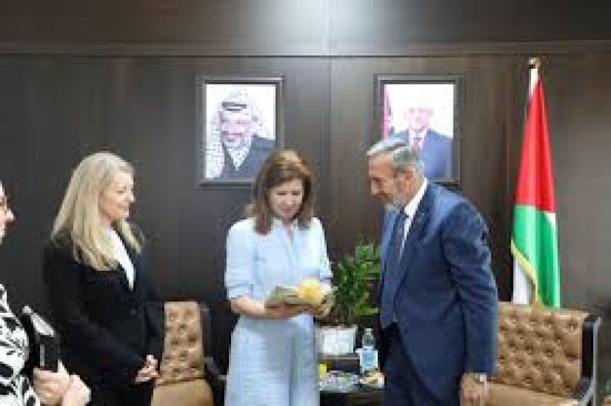 وزير العدل يجتمع مع وفد بريطاني رفيع المستوى ترأسه وزيرة الدولة لشؤون التنمية الدولية