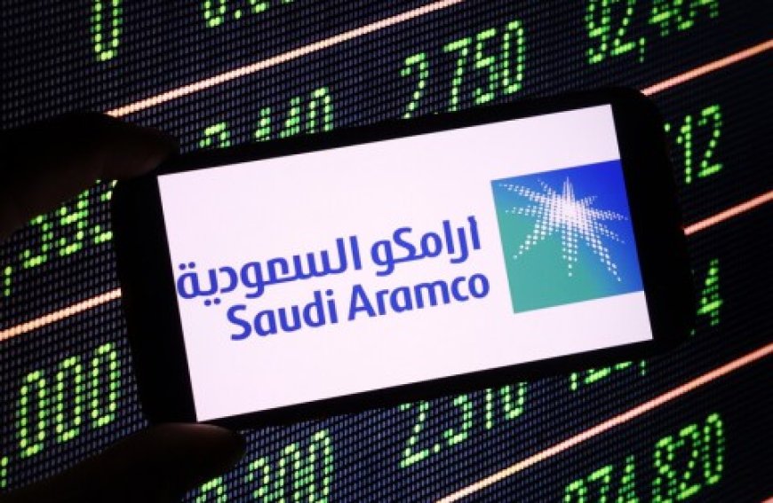 أرامكو السعودية تدرس بيع أصول لتوفير السيولة بسبب انخفاض أسعار النفط الخام