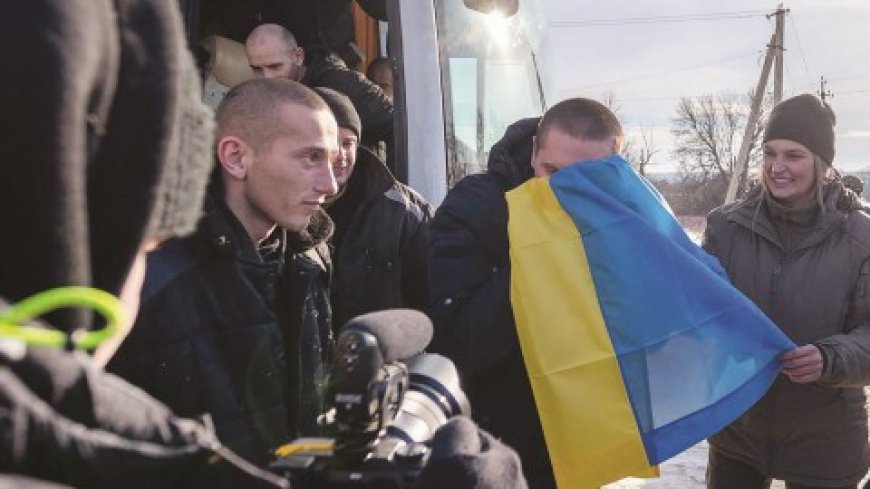 بدء أكبر عملية تبادل للأسرى بين روسيا وأوكرانيا دون الاتفاق على وقف إطلاق النار وسط اشتداد المعارك والقصف المتبادل