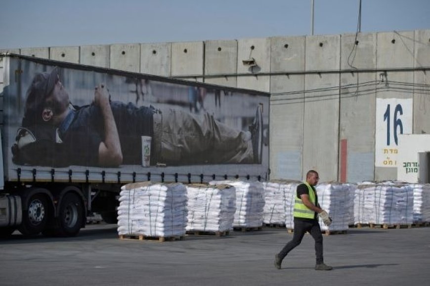 المساعدات تتأخر: الآلية الجديدة في غزة لن تبدأ الأحد