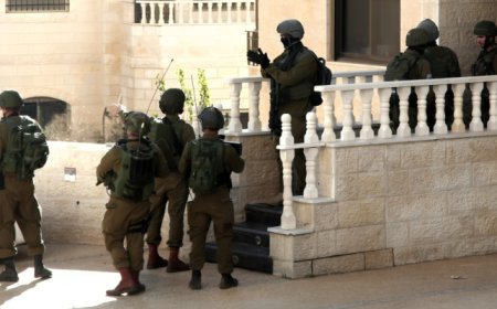 الاحتلال يسرق مبلغا ماليا ومصاغا ذهبيا من منزل في بيت أمر