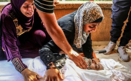 الجيش الإسرائيلي يرتكب مجزرة جديدة بقصف خيمة تؤوي نازحين داخل مدرسة جنوبي قطاع غزة.. 14 شهيدًا بينهم نساء وأطفال