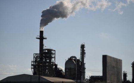 النفط يتراجع وسط زيادة في المخزون