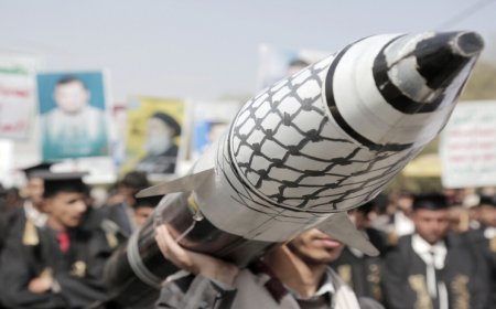 الحوثيون يعلنون استهداف مواقع "حساسة" في إسرائيل