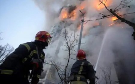 خمسة قتلى و21 جريحا ودمار واسع حصيلة أولية للضربات الروسية العنيفة التي استهدفت عدة مناطق في العاصمة الأوكرانية كييف