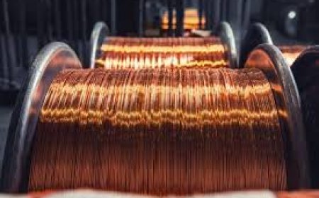 أسعار النحاس تتجه نحو مكاسب أسبوعية بدعم من ضعف الدولار ومخاوف الرسوم