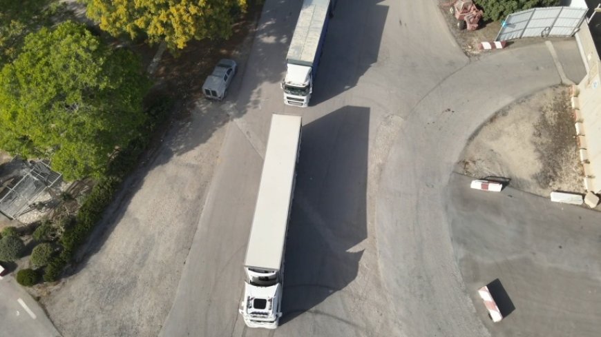 إسرائيل: إدخال 157 شاحنة مساعدات لغزة عبر كرم أبو سالم