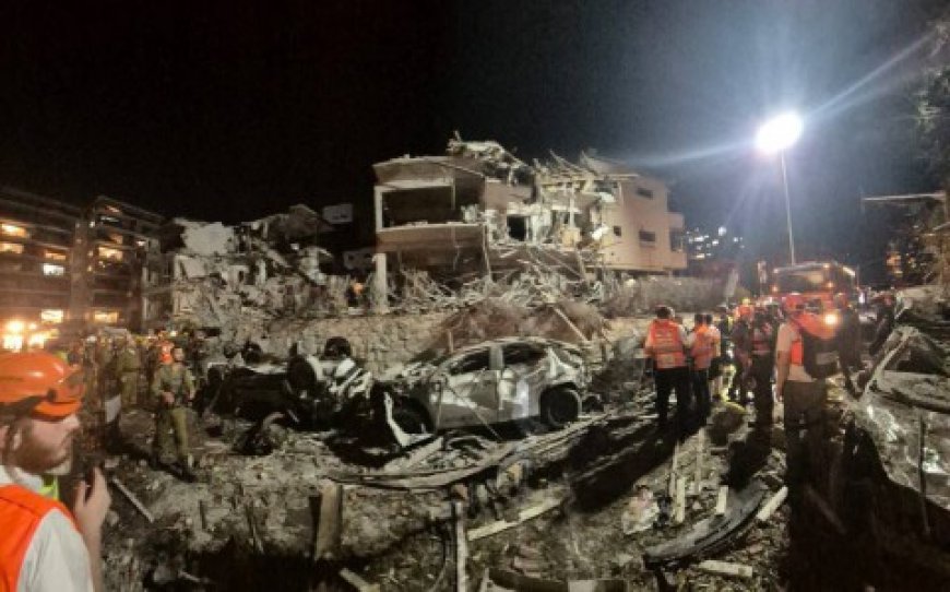 “هآرتس”: دمار غير مسبوق في “تل أبيب” من جراء الصواريخ الإيرانية