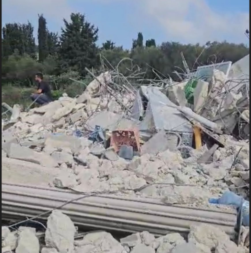 الاحتلال يهدم منزلًا ومحالًا تجارية في قرية الزاوية جنوب جنين