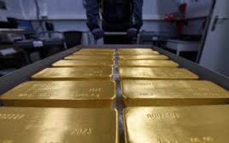 الذهب يتراجع مع إعلان ترامب عن تقدم في اتفاقات تجارية وتمديد إعفاءات جمركية