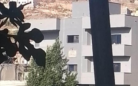 الاحتلال يحول بناية سكنية إلى ثكنة عسكرية في اللبن الشرقية ويغلق مداخل القرية