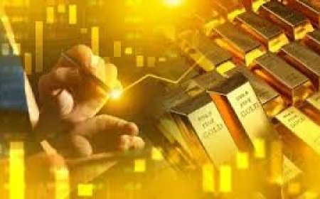 الذهب يتراجع مع صعود الدولار وتصريحات ترامب بشأن جيروم باول