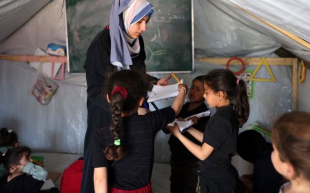 1500 طالب يتقدمون إلكترونيا لـ"توجيهي 2005" في غزة ضمن الدورة الاستكمالية الثالثة