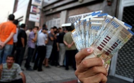 بعد توقف 3 أشهر.. الحكومة الفلسطينية تستأنف صرف رواتب موظفيها
