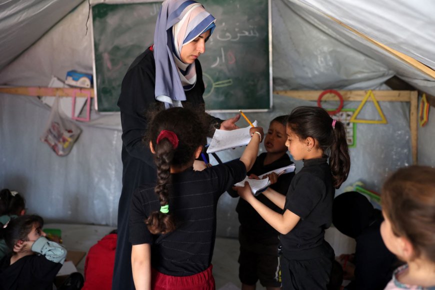 1500 طالب يتقدمون إلكترونيا لـ"توجيهي 2005" في غزة ضمن الدورة الاستكمالية الثالثة