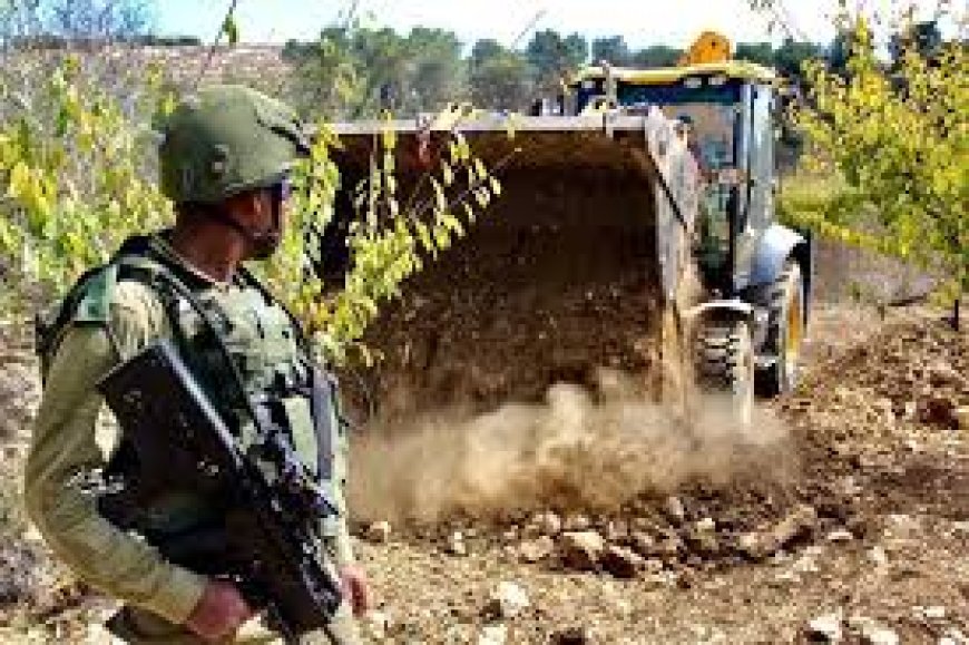 قوات الاحتلال تجرف أراضي المواطنين في بلدة إذنا