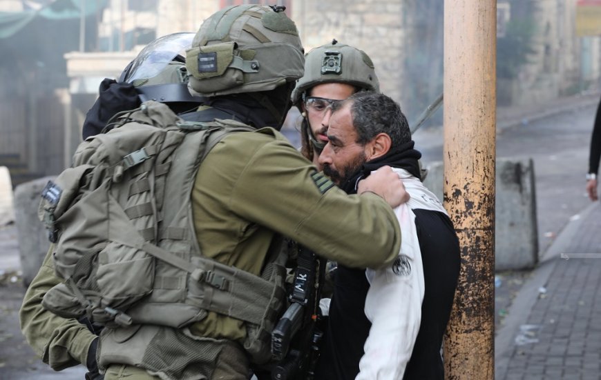 الاحتلال يعتقل 30 مواطنا من الضفة بينهم أسرى محررون