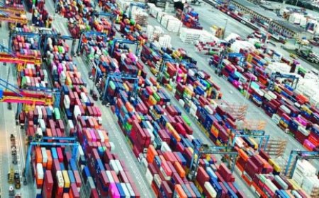 الولايات المتحدة تبدأ فرض التعرفات الجديدة على منتجات عشرات الدول