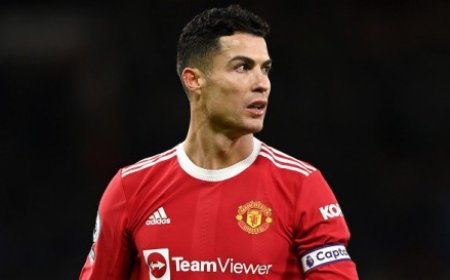 رونالدو كان يُحارب وحيداً في مانشستر.. شهادة تاريخية لماجواير