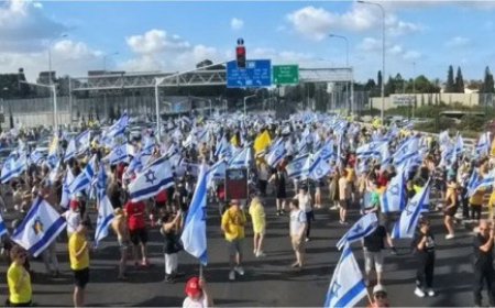 إضراب يشل الحياة في إسرائيل ومظاهرات في الشوارع للمطالبة بإنهاء حرب غزة وإبرام صفقة مع “حماس”..