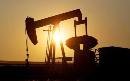 النفط يتراجع مع ترقب محادثات سلام محتملة بين روسيا وأوكرانيا