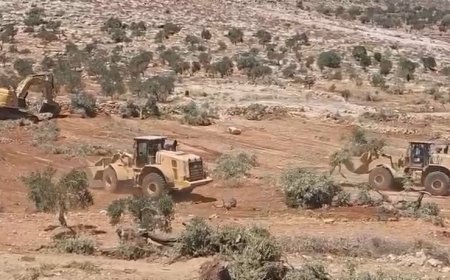 الاحتلال يواصل تجريف أراض في قرية المغير