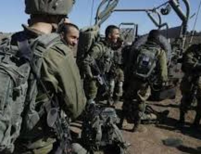 مئات الجنود والضباط يطالبون نتنياهو بوقف الحرب وعقد صفقة أسرى