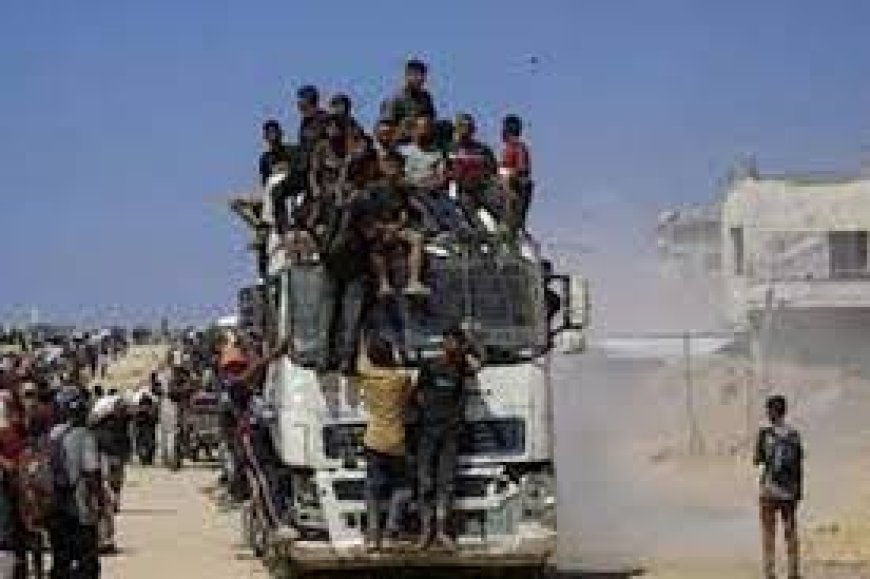 استشهاد 20 مواطنا في انقلاب شاحنة مساعدات فوقهم في غزة