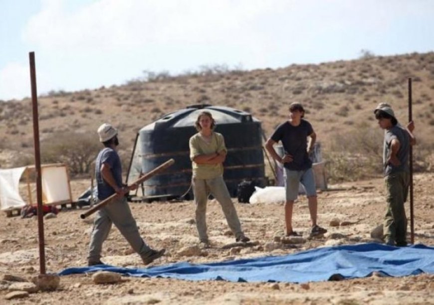 مستوطنون يقتحمون تجمع شلال العوجا