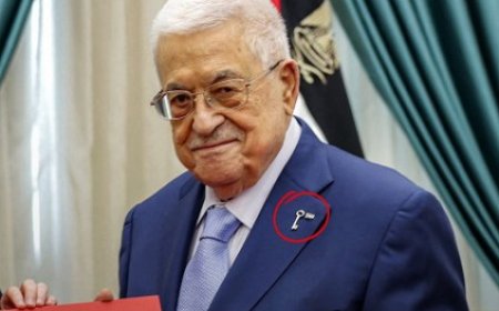 “مفتاح العودة”.. “دبوس” على صدر الرئيس عباس يُثير الغضب في إسرائيل.. فما القصة؟