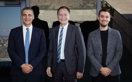 وزير الاتصالات يبحث مع نائب رئيس مجلس إدارة الاتصالات الفلسطينية "جوال" بشار مصري والرئيس التنفيذي للشركة عبد المجيد ملحم التحديات الراهنة في قطاع الاتصالات