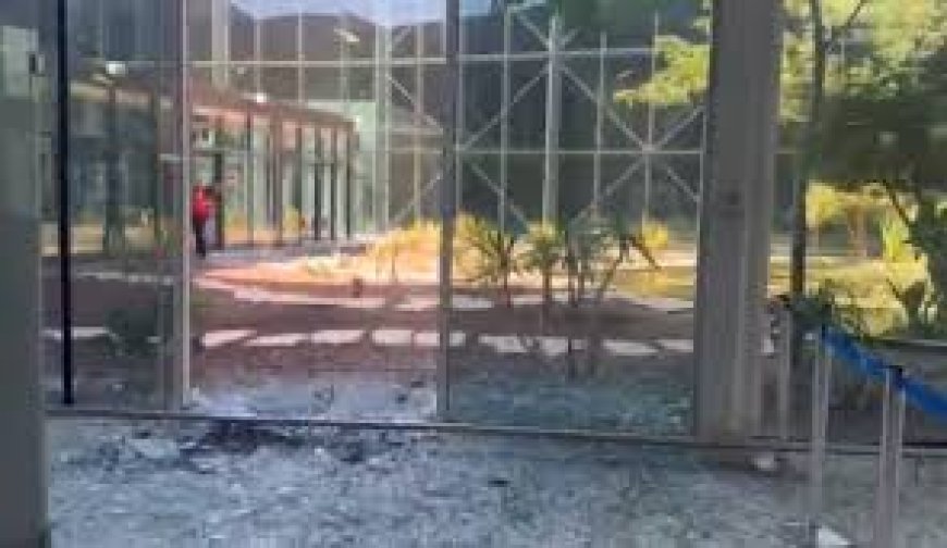 اصابة إسرائيلي-مسيرة أطلقت من اليمن تضرب قاعة المسافرين بمطار رامون