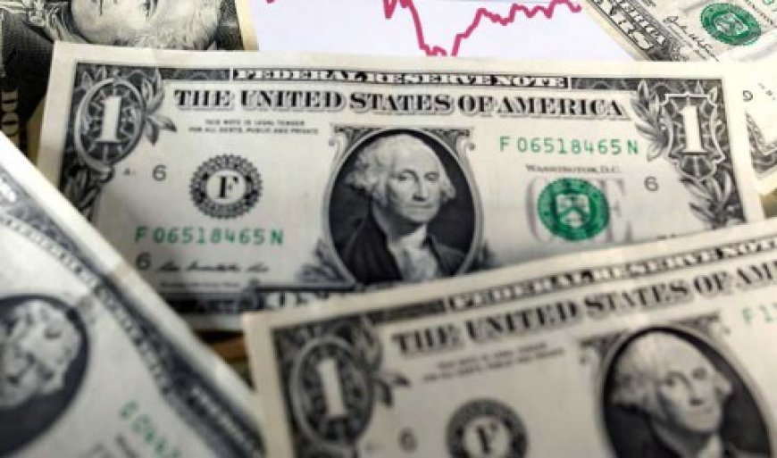 الدولار يهبط إلى أدنى مستوى في 7 أسابيع وسط ترقب مراجعات حاسمة لسوق العمل الأميركي