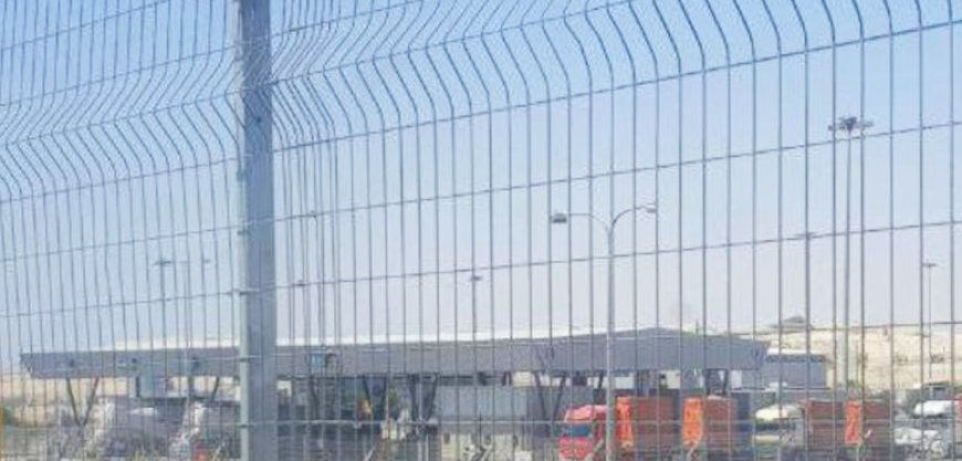 الاحتلال يغلق معبر الكرامة في كلا الاتجاهين