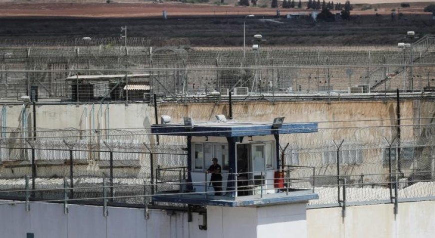 3 أسرى يعانون من أوضاع صحية صعبة في سجن "جلبوع"