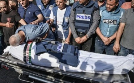 “الغارديان”: غزة تحوّلت إلى مقبرة للصحافيين في مذبحة لم يسبق أن عرفتها الصحافة العالمية