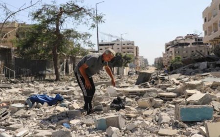 733 يوما على الحرب .. غارات متواصلة والحصار يشتد على مدينة غزة