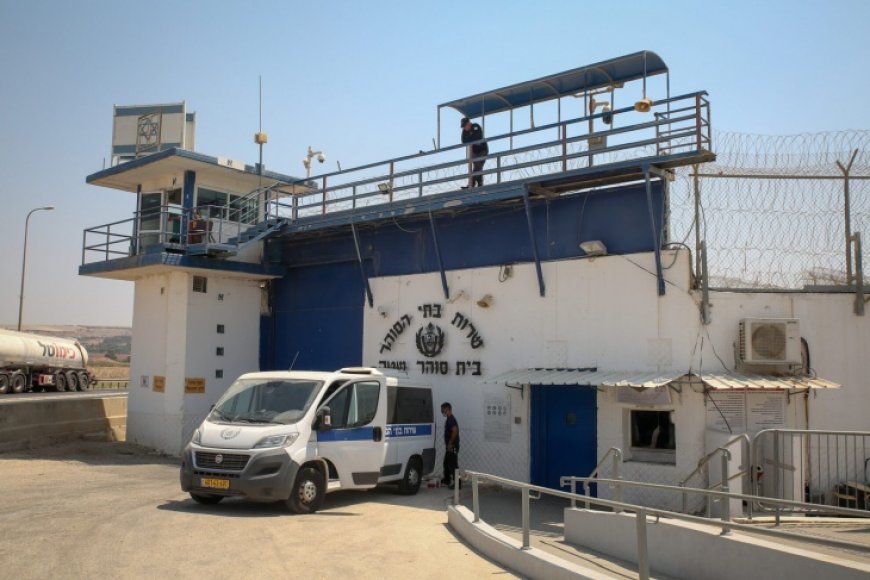 "الشاباك" يعترض على نحو 100 اسم أسير ويستبعد 25 قائدا بارزا