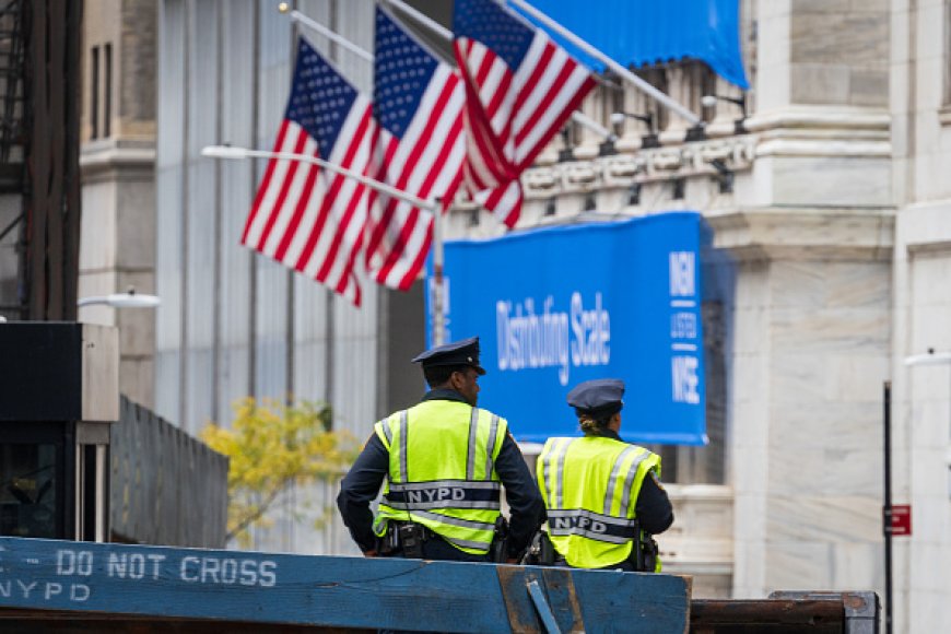 دراسات تكشف: الأميركيون يدفعون فاتورة الرسوم لا المصدرون الأجانب