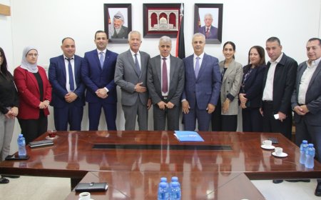 البنك العربي يجدد دعمه لبرنامج "تحسين البيئة المدرسية" بالتعاون مع وزارة التربية والتعليم العالي ومؤسسة إنجاز فلسطين