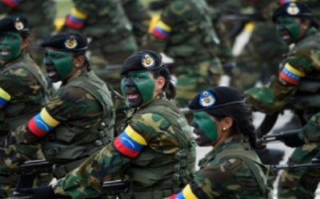 مناورات عسكرية وتوزيع أسلحة جماعية: فنزويلا تستعد للغزو الأمريكي