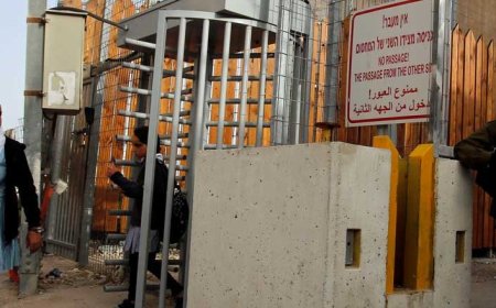 الخليل: الاحتلال يفرض قيودًا على السكان والمستوطنون يحتفلون بعيد "السيدة سارة"