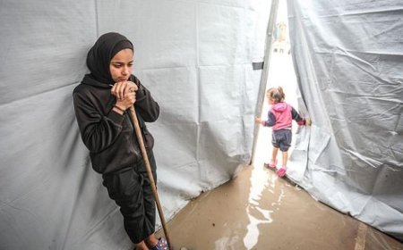 غرق آلاف الخيام وضعف جهود الإغاثة واستمرار الخروقات الاسرائيلية